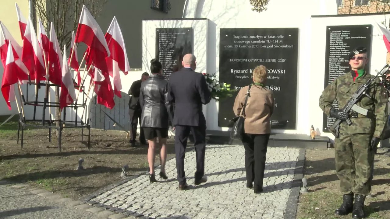 uczcili-pamiec-ofiar-rzadowego-samolotu-video-74558