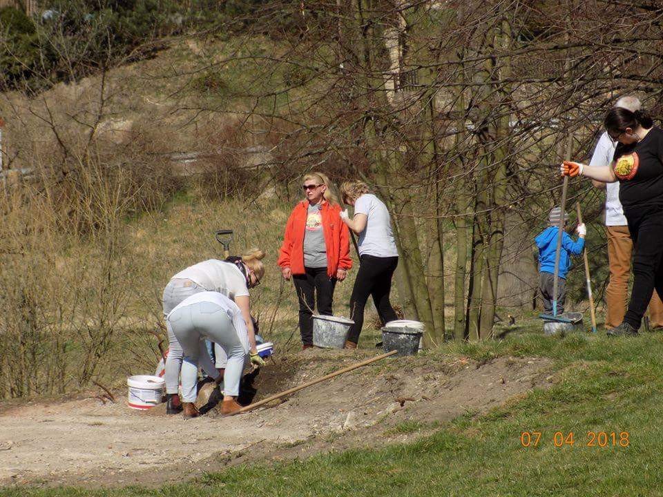 wiosenne-porzadki-przy-wiezy-ksiazecej-foto-74574
