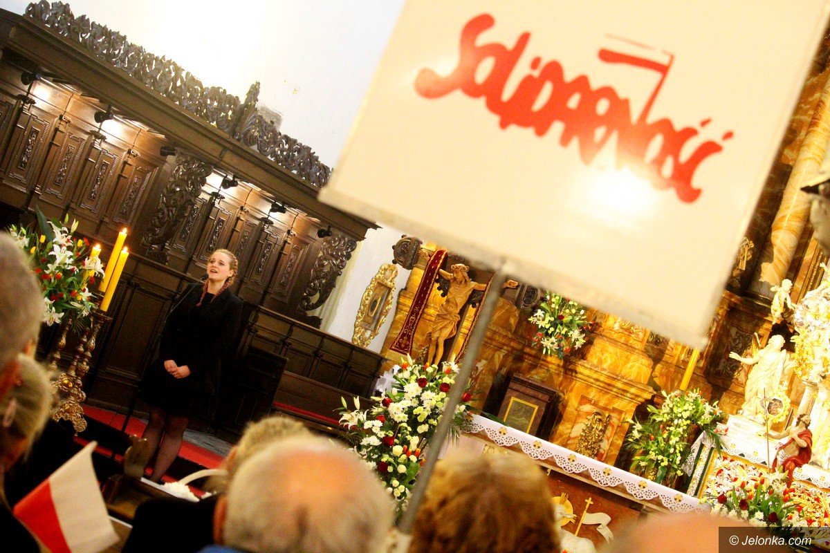 modlili-sie-w-rocznice-katastrofy-smolenskiej-foto-74575