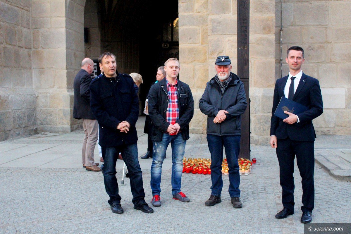modlili-sie-w-rocznice-katastrofy-smolenskiej-foto-74575