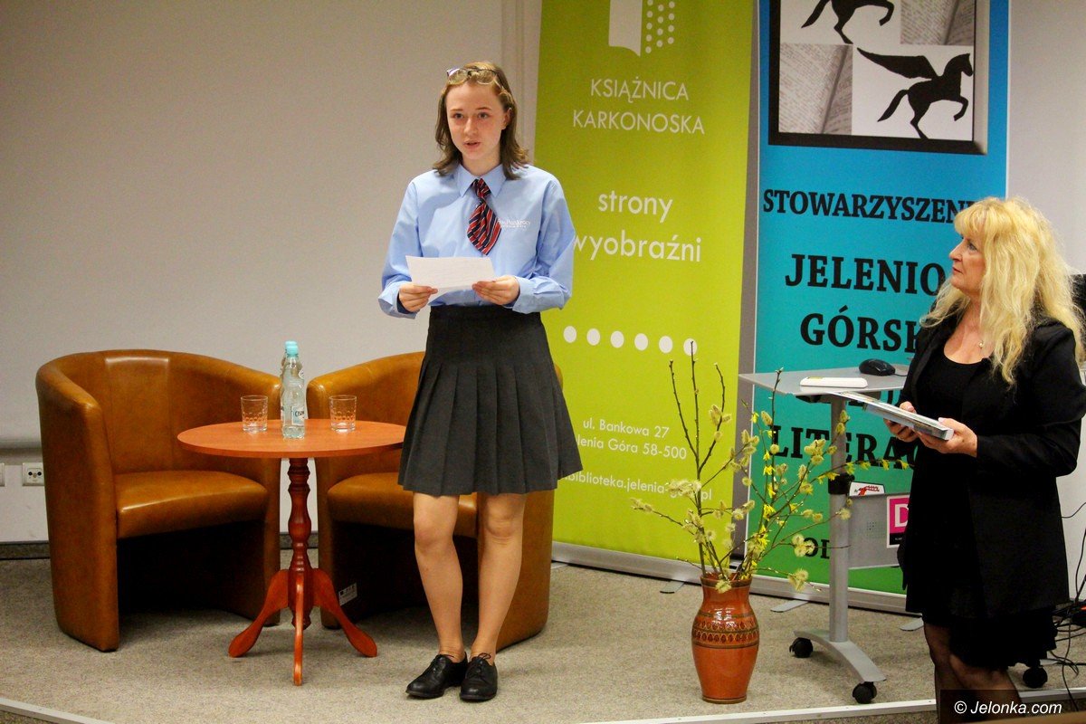 modziez-i-seniorzy-kochaja-poezje-foto-74601