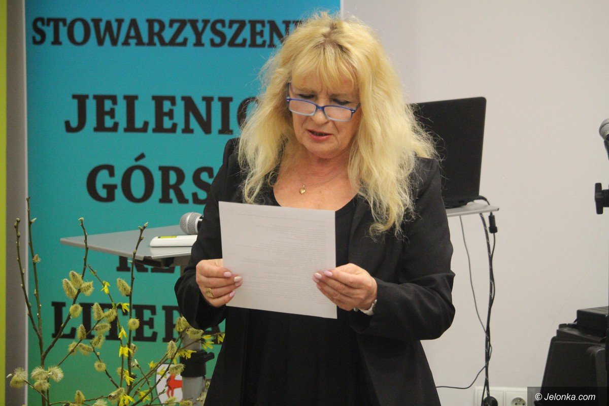 modziez-i-seniorzy-kochaja-poezje-foto-74601