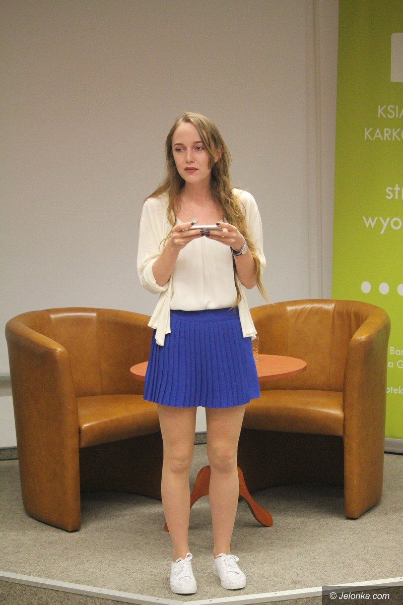 modziez-i-seniorzy-kochaja-poezje-foto-74601