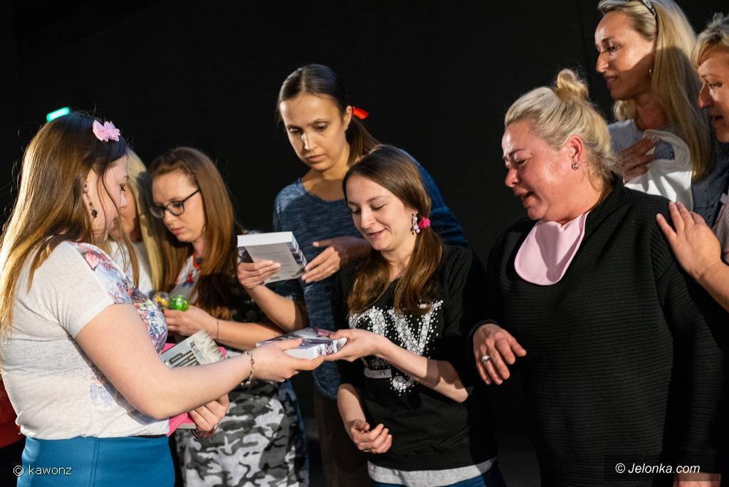 w-kinie-kobiet-powrot-do-dziecinstwa-foto-74728