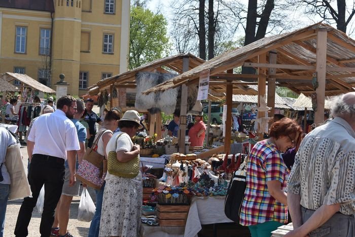 wiosenny-kiermasz-w-omnickim-paacu-foto-74758