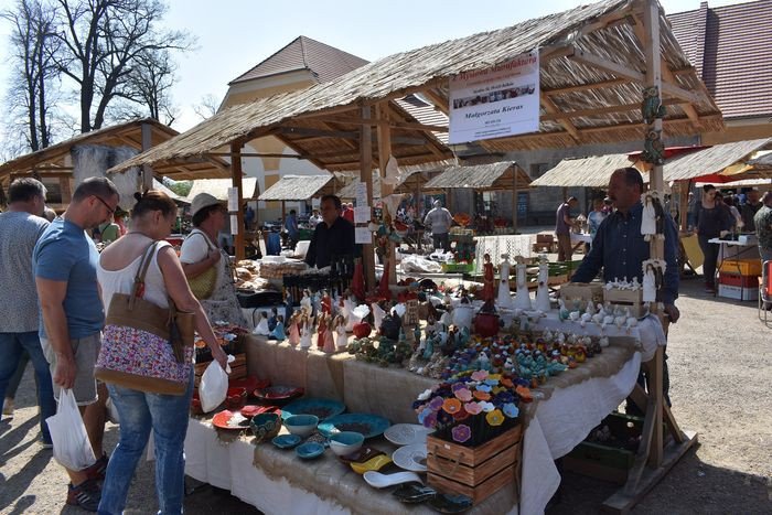 wiosenny-kiermasz-w-omnickim-paacu-foto-74758