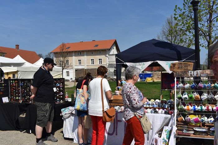 wiosenny-kiermasz-w-omnickim-paacu-foto-74758