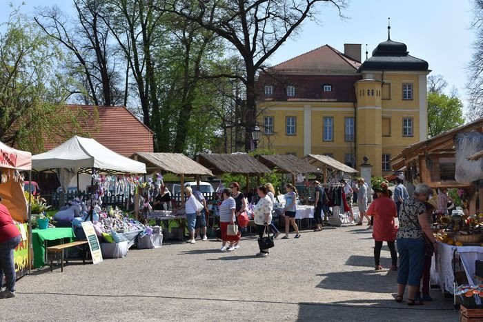 wiosenny-kiermasz-w-omnickim-paacu-foto-74758