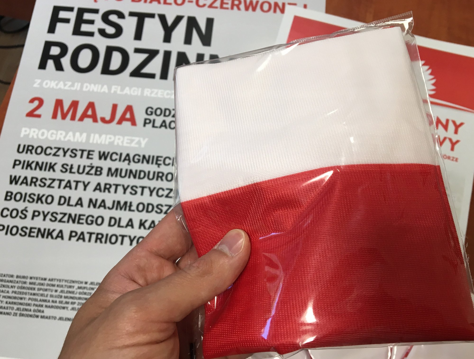 odbierz-i-wywies-biaoczerwona-flage-foto-74806