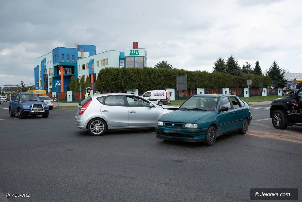 kolizja-obok-jeleniogorskiego-zusu-foto-74818