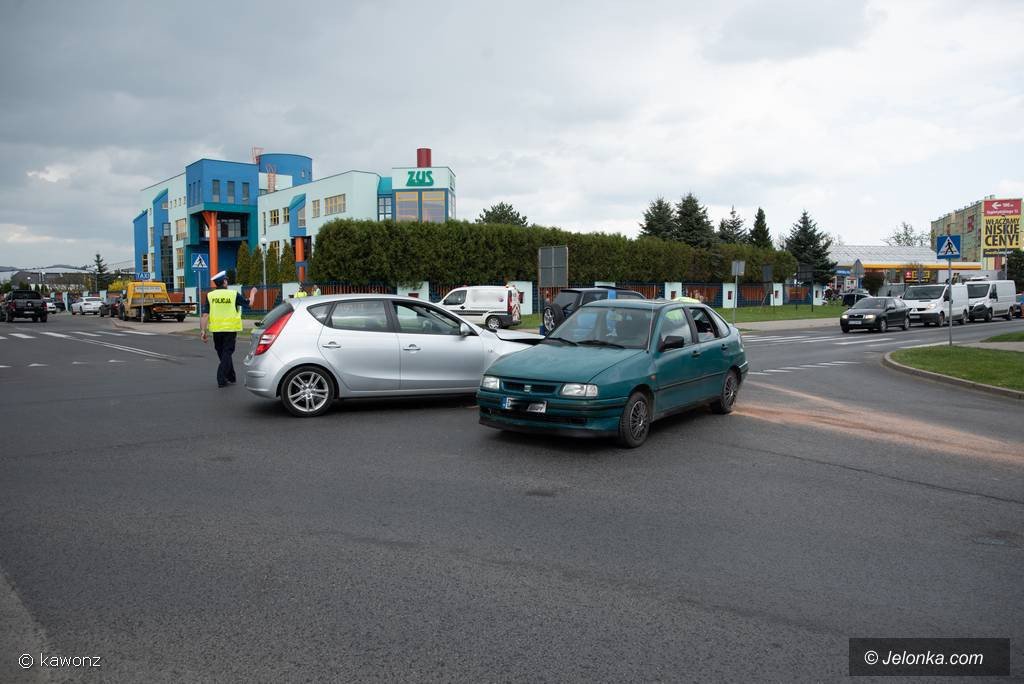 kolizja-obok-jeleniogorskiego-zusu-foto-74818
