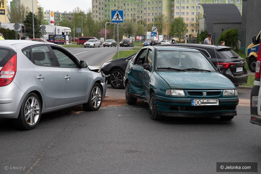 kolizja-obok-jeleniogorskiego-zusu-foto-74818