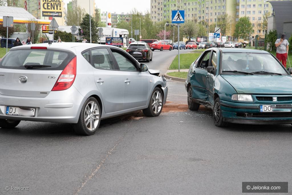 kolizja-obok-jeleniogorskiego-zusu-foto-74818
