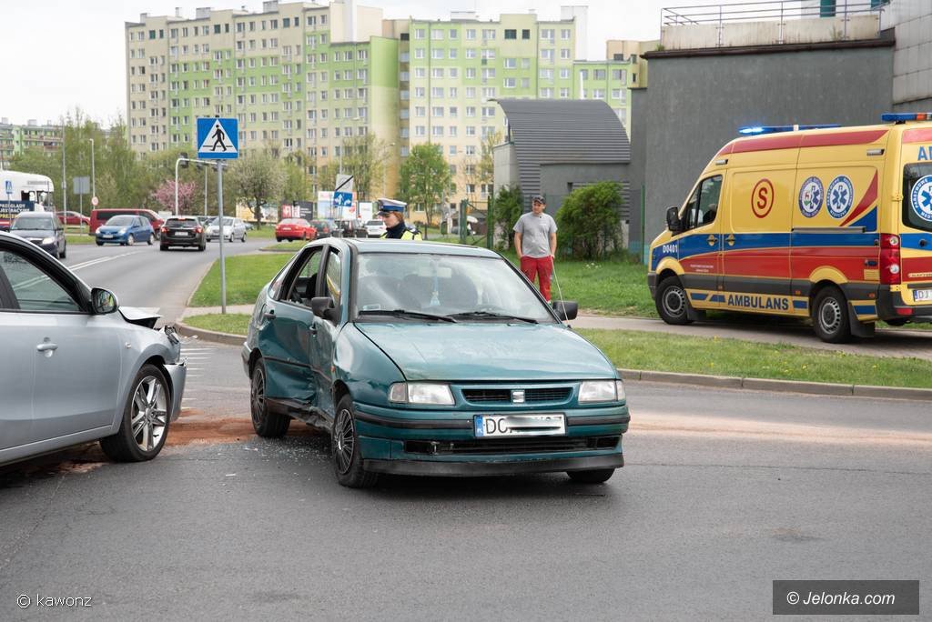 kolizja-obok-jeleniogorskiego-zusu-foto-74818