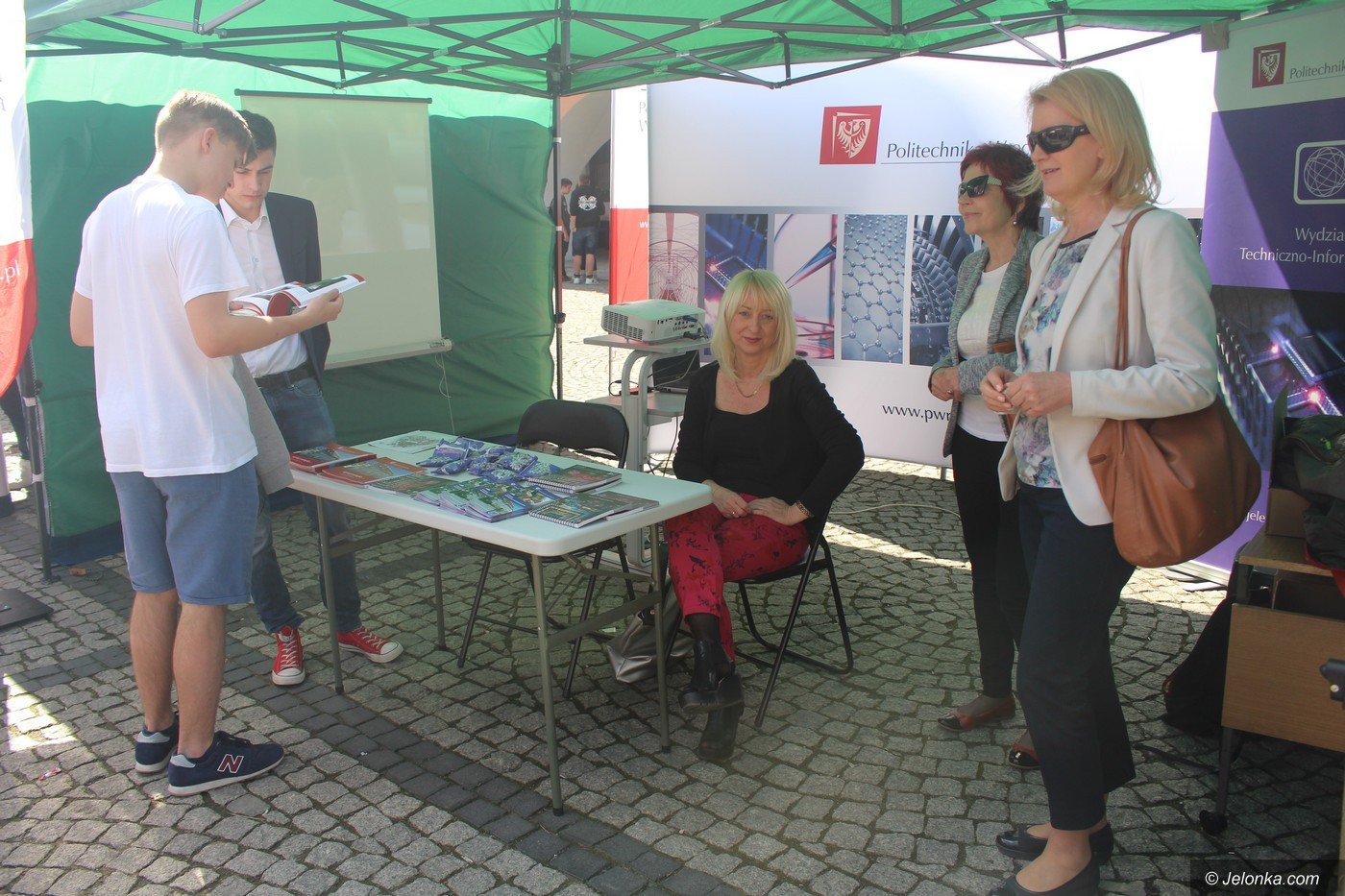 prezentowali-swoje-talenty-i-oferte-szko-foto-74838