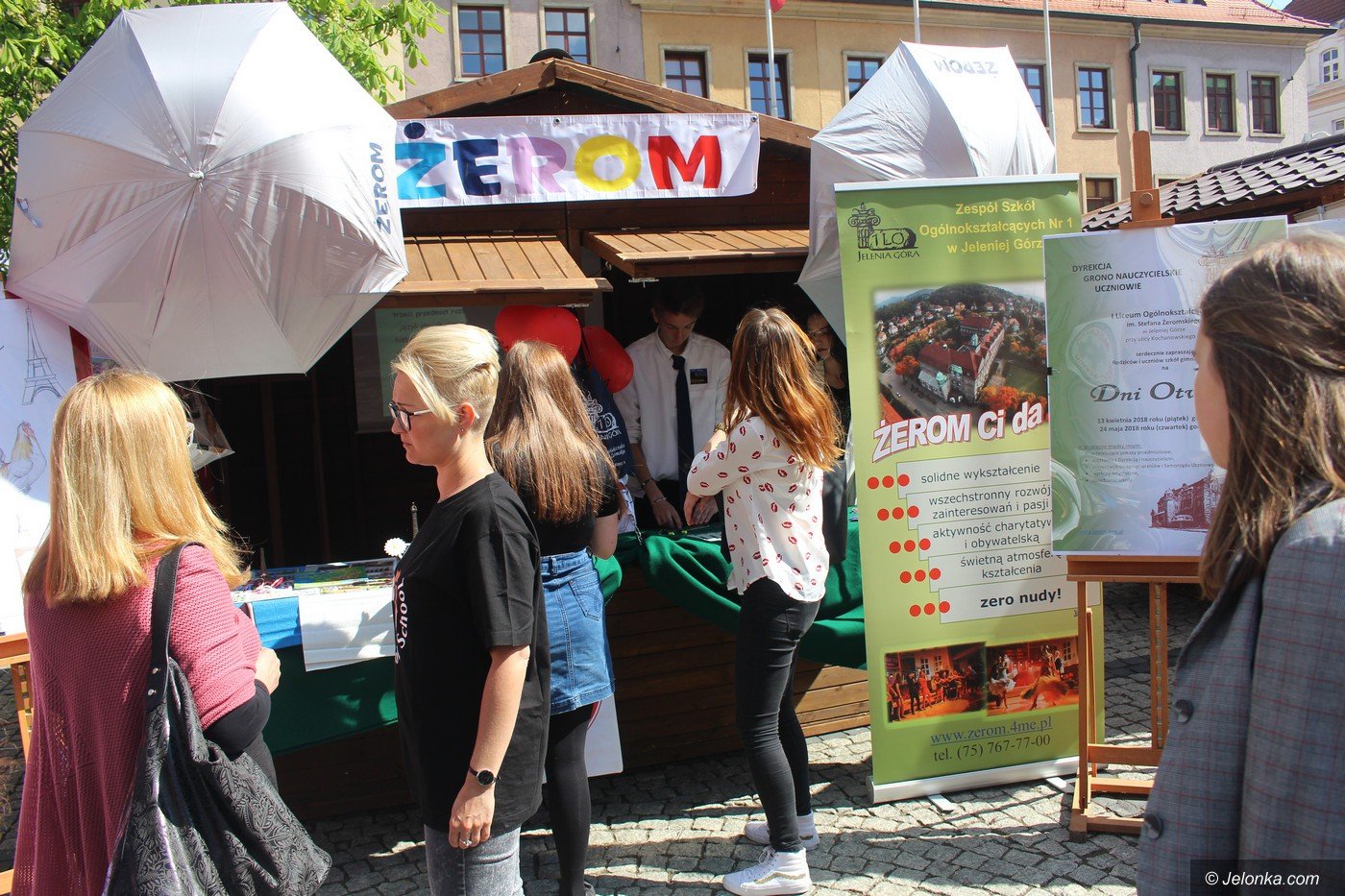 prezentowali-swoje-talenty-i-oferte-szko-foto-74838