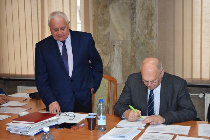 zota-kartka-od-radnych-dla-zarzadu-powiatu-foto-74840