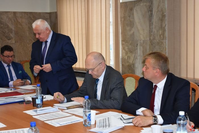 zota-kartka-od-radnych-dla-zarzadu-powiatu-foto-74840