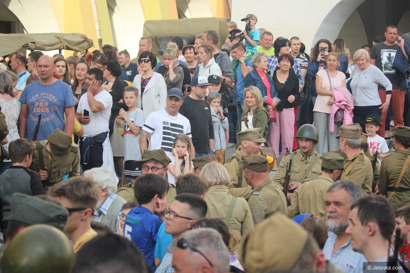 podziwiali-inscenizacje-wojenne-i-podziemia-foto-74871