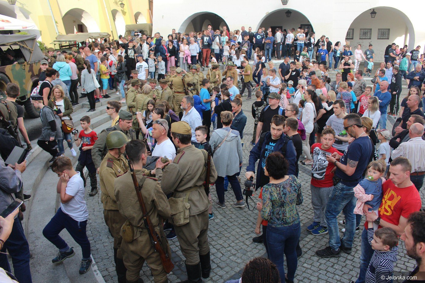 podziwiali-inscenizacje-wojenne-i-podziemia-foto-74871