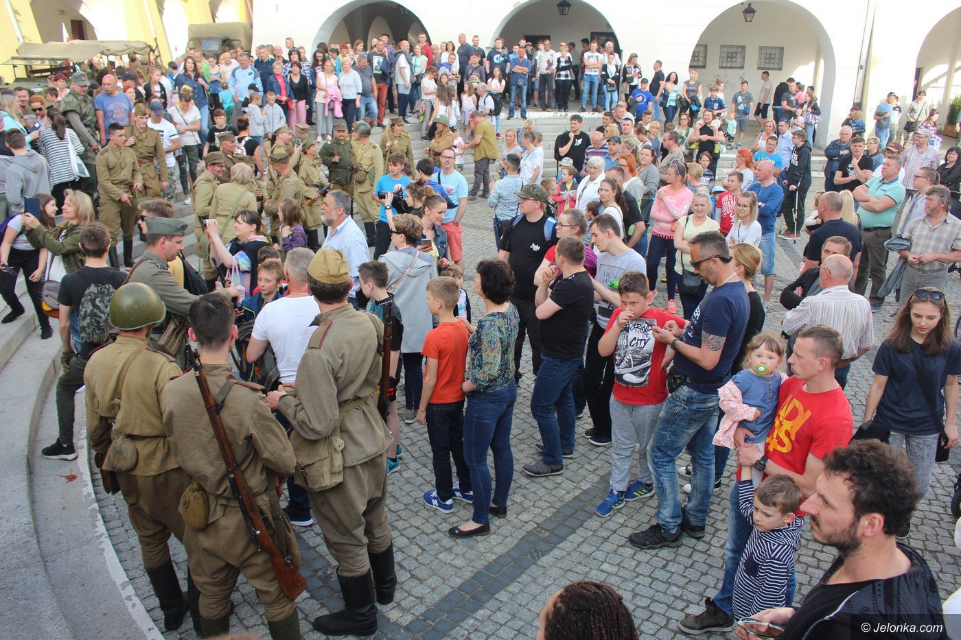 podziwiali-inscenizacje-wojenne-i-podziemia-foto-74871