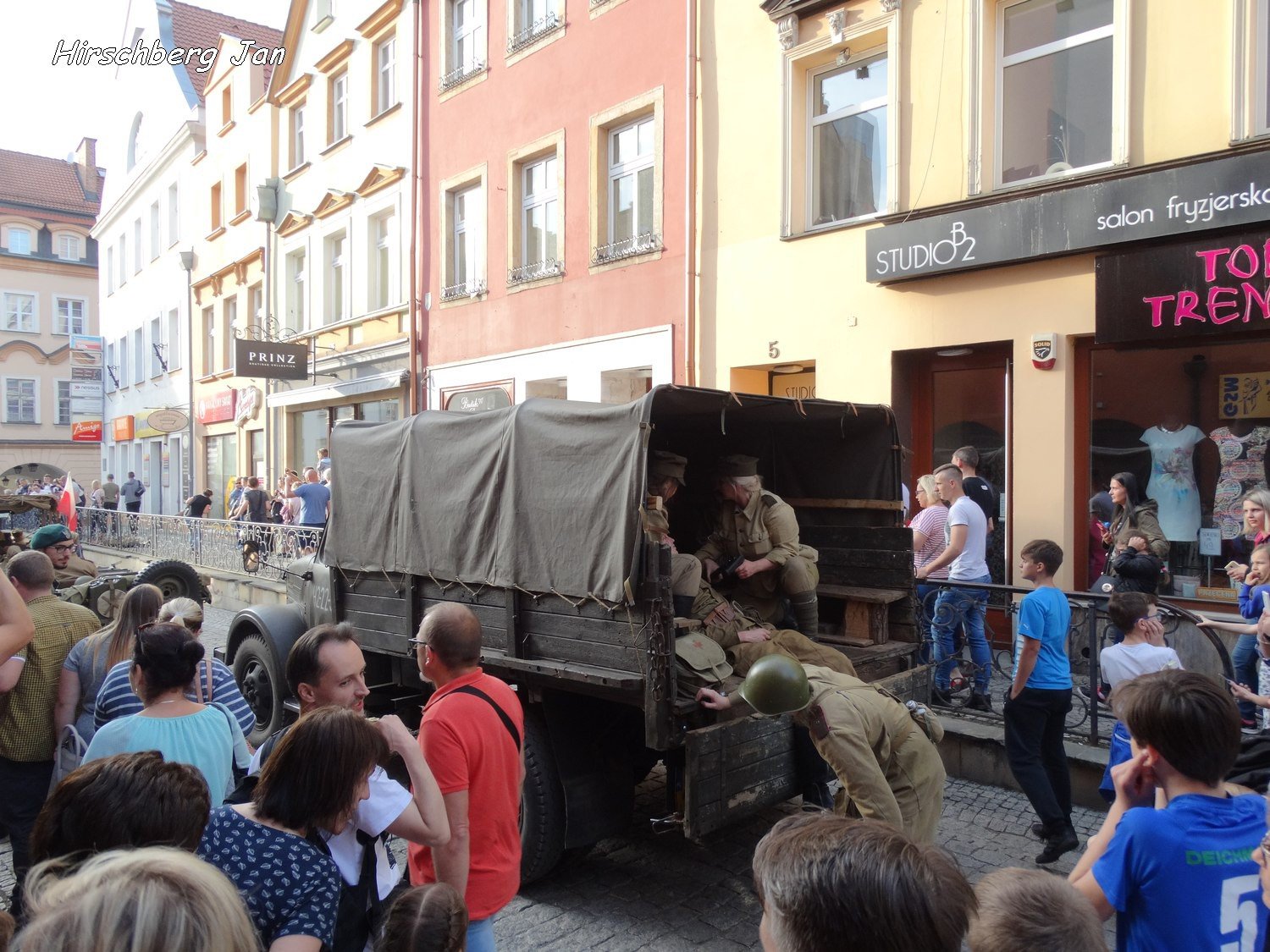 podziwiali-inscenizacje-wojenne-i-podziemia-foto-74871