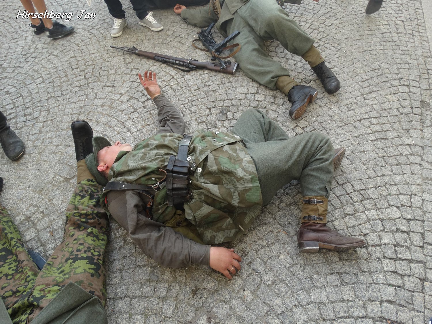 podziwiali-inscenizacje-wojenne-i-podziemia-foto-74871