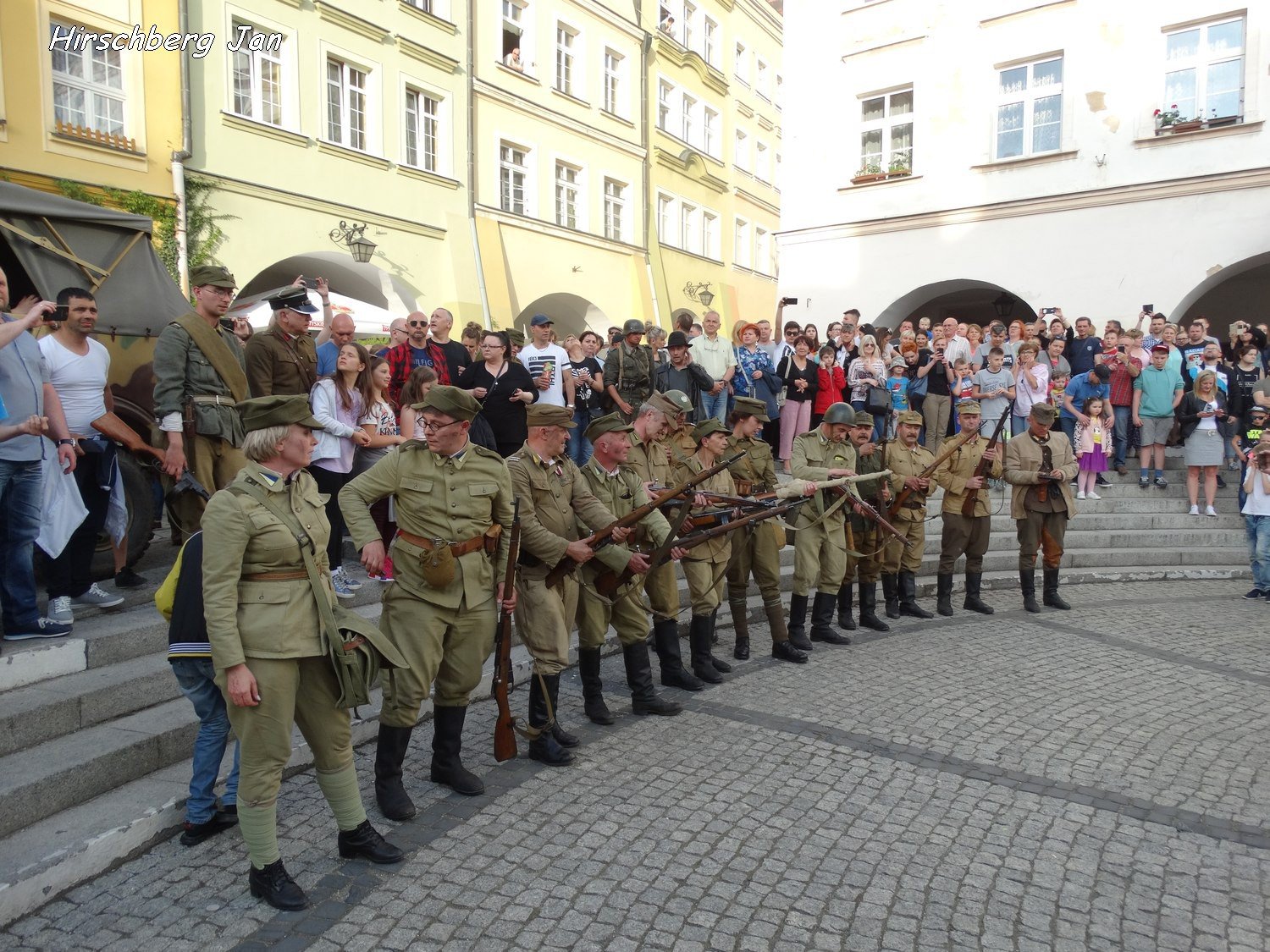 podziwiali-inscenizacje-wojenne-i-podziemia-foto-74871