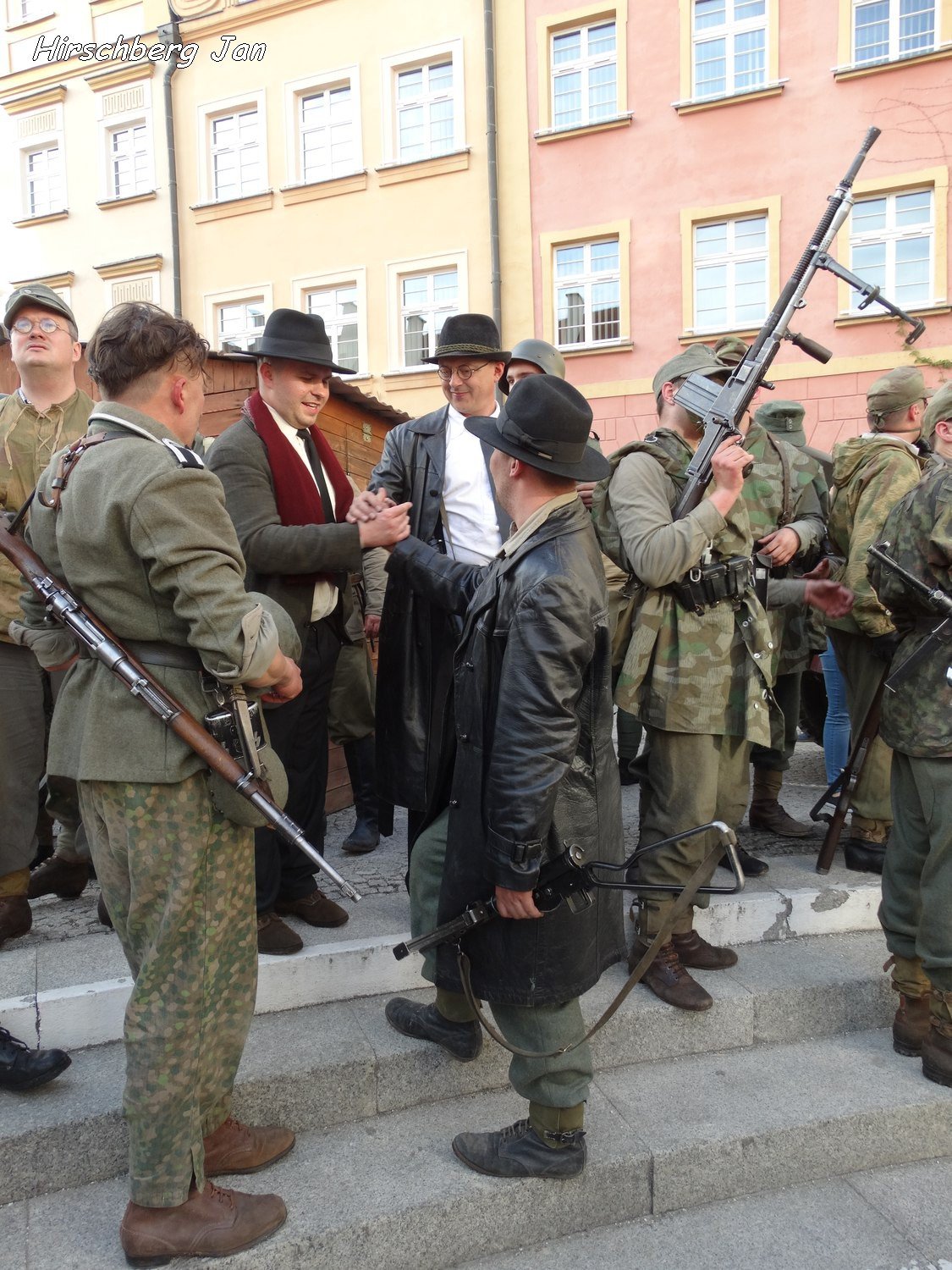 podziwiali-inscenizacje-wojenne-i-podziemia-foto-74871