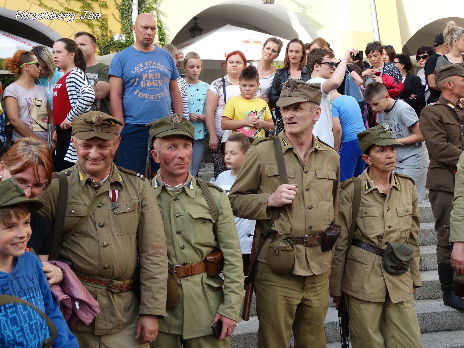 podziwiali-inscenizacje-wojenne-i-podziemia-foto-74871
