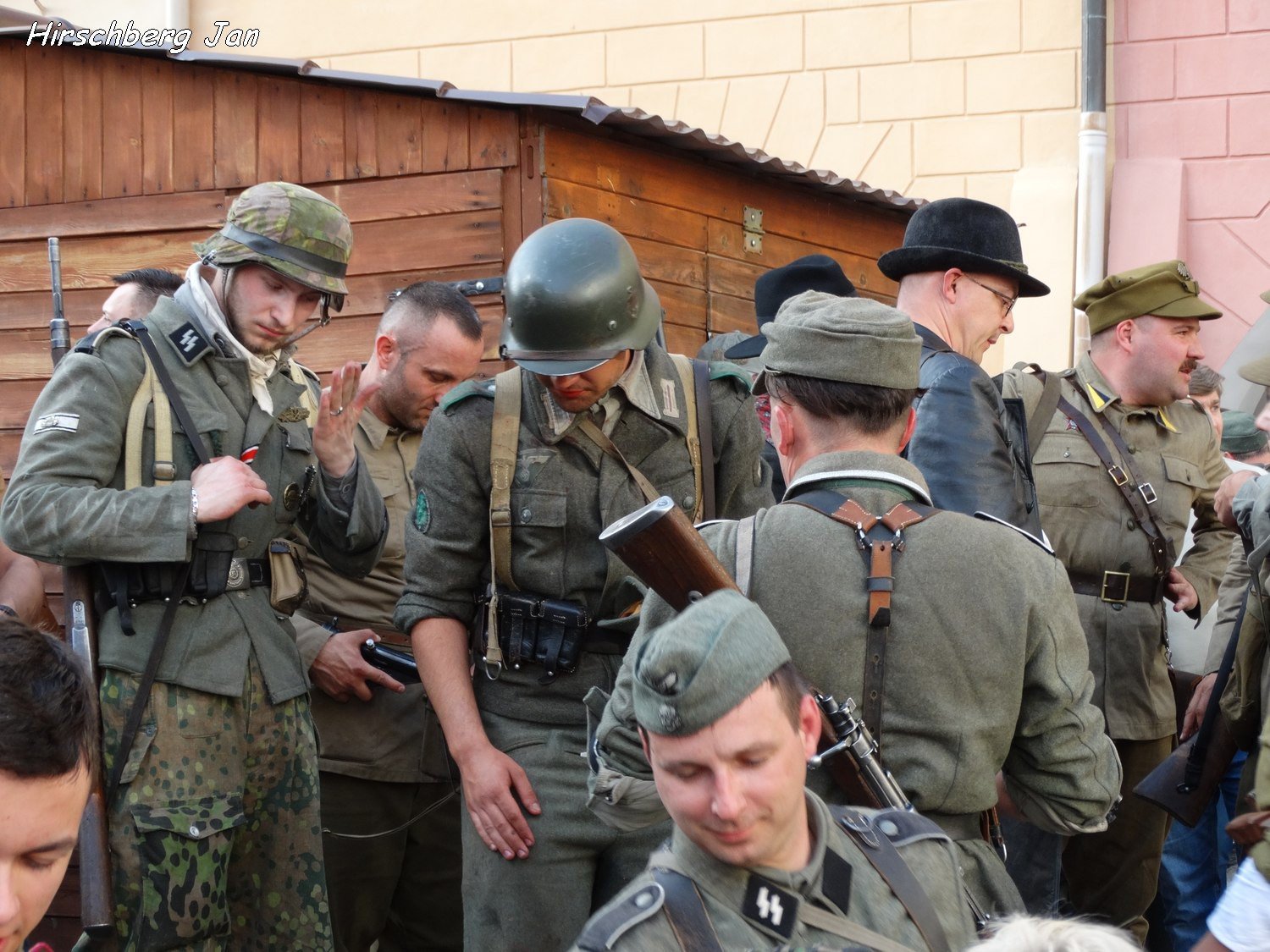 podziwiali-inscenizacje-wojenne-i-podziemia-foto-74871