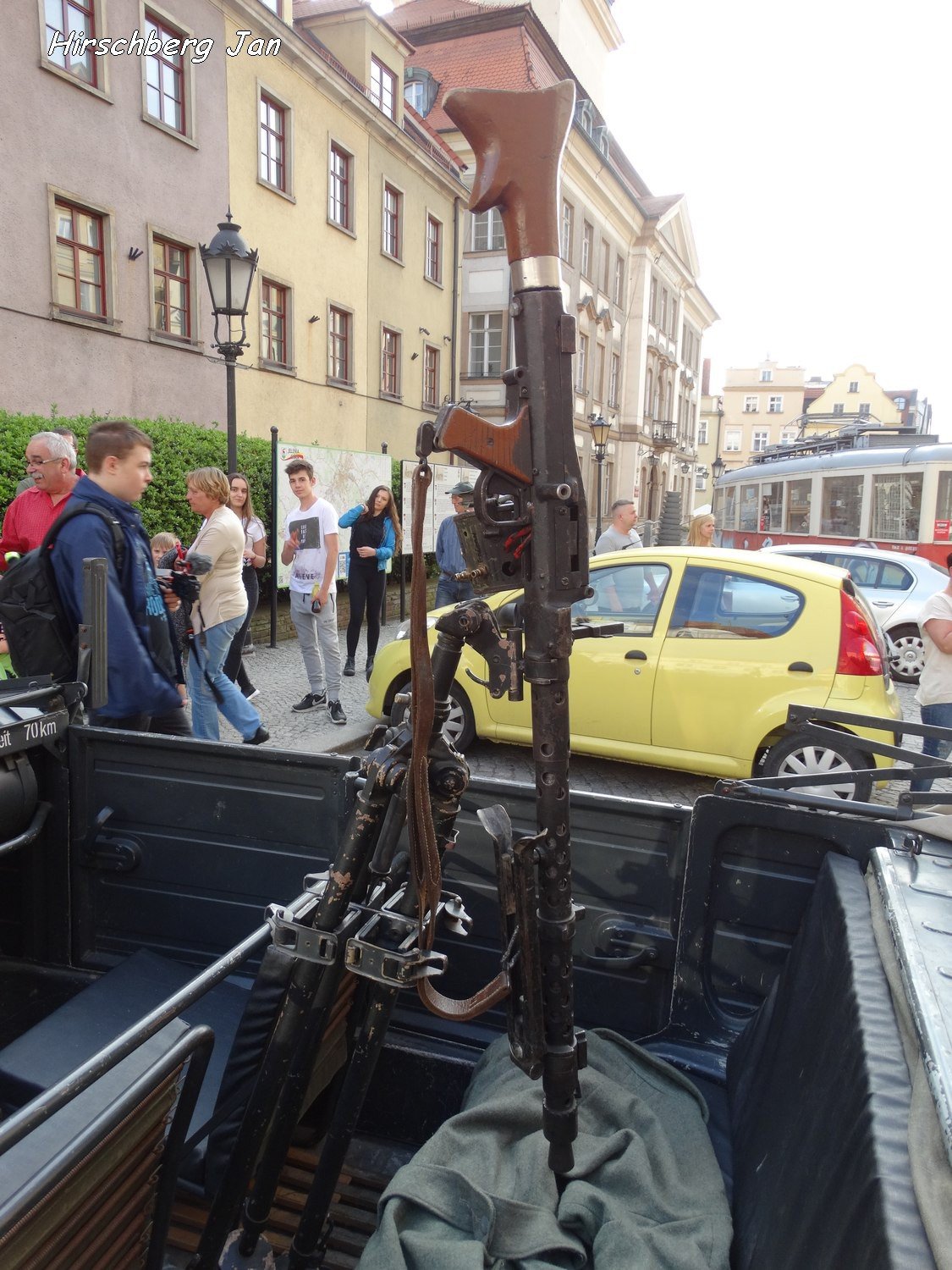 podziwiali-inscenizacje-wojenne-i-podziemia-foto-74871
