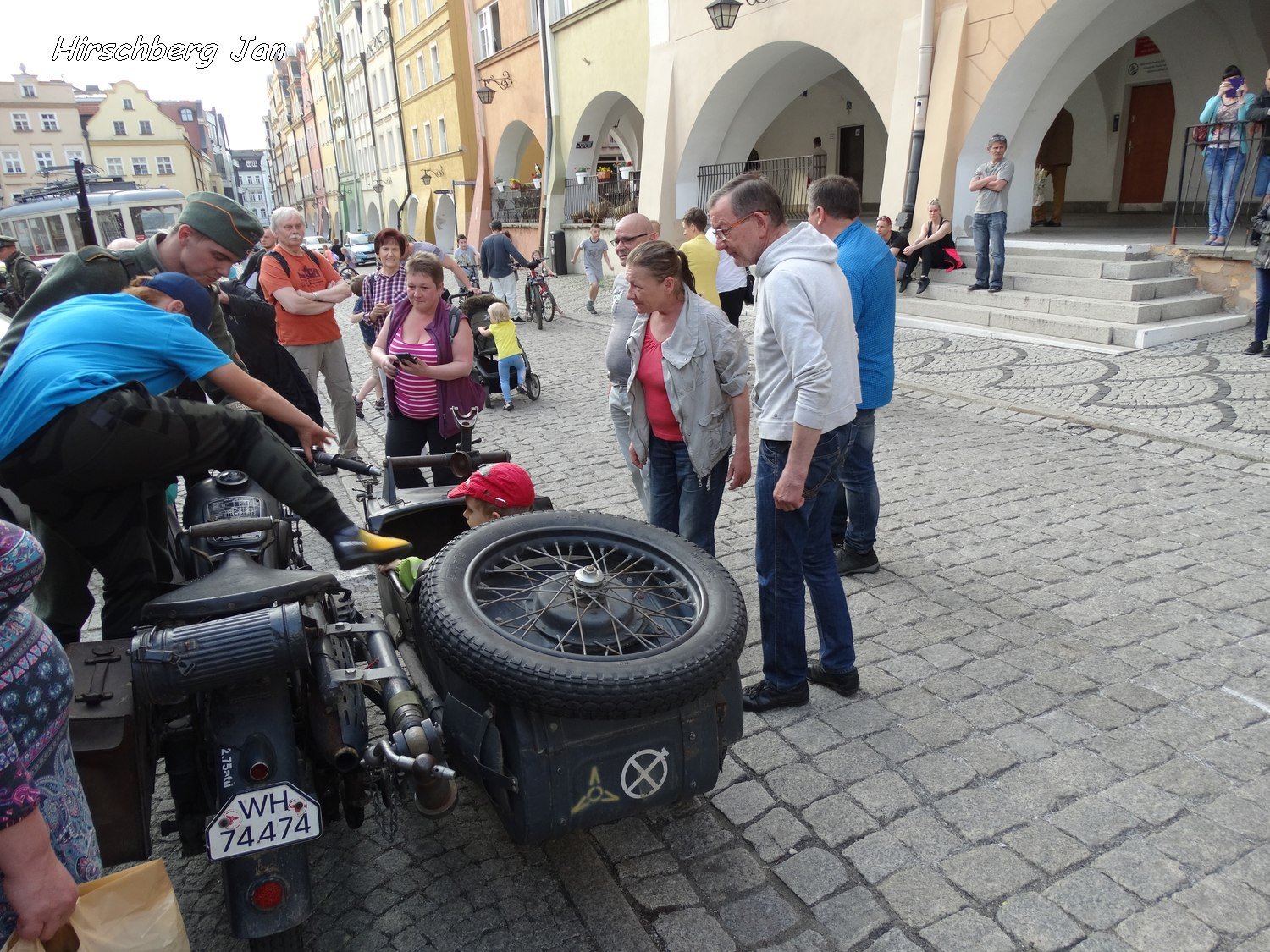 podziwiali-inscenizacje-wojenne-i-podziemia-foto-74871