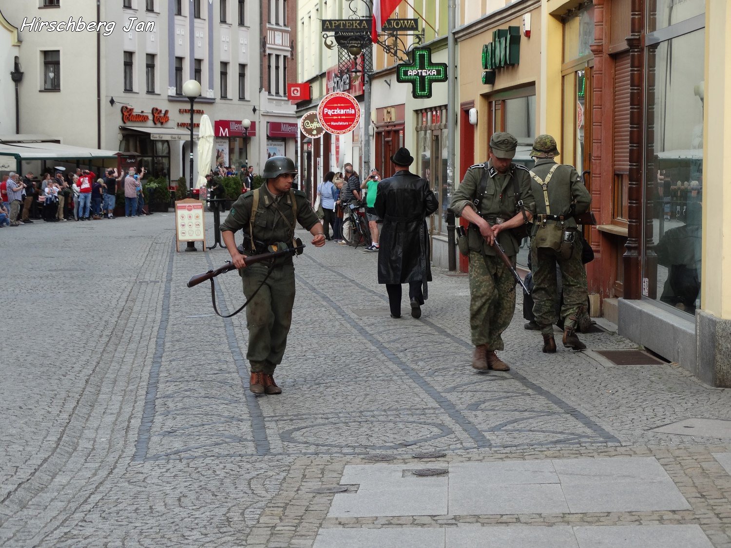 podziwiali-inscenizacje-wojenne-i-podziemia-foto-74871