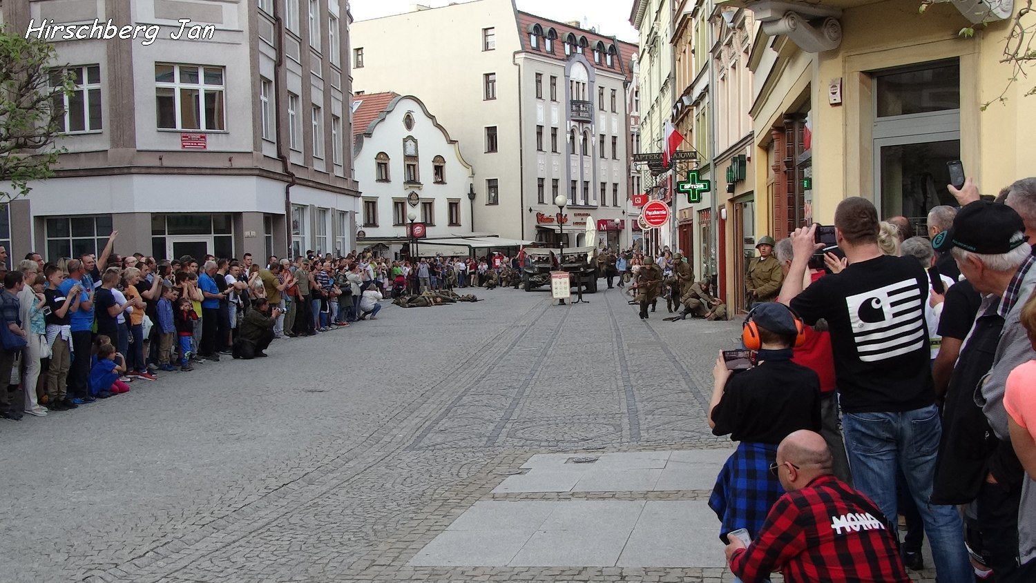 podziwiali-inscenizacje-wojenne-i-podziemia-foto-74871