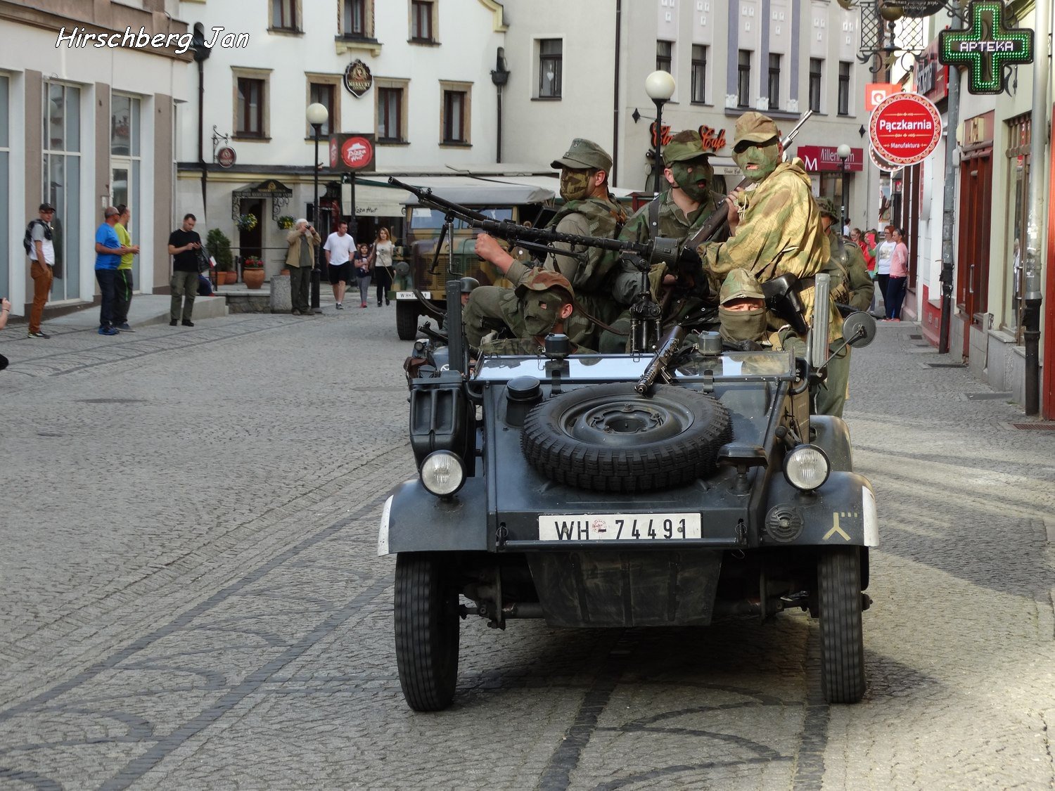 podziwiali-inscenizacje-wojenne-i-podziemia-foto-74871