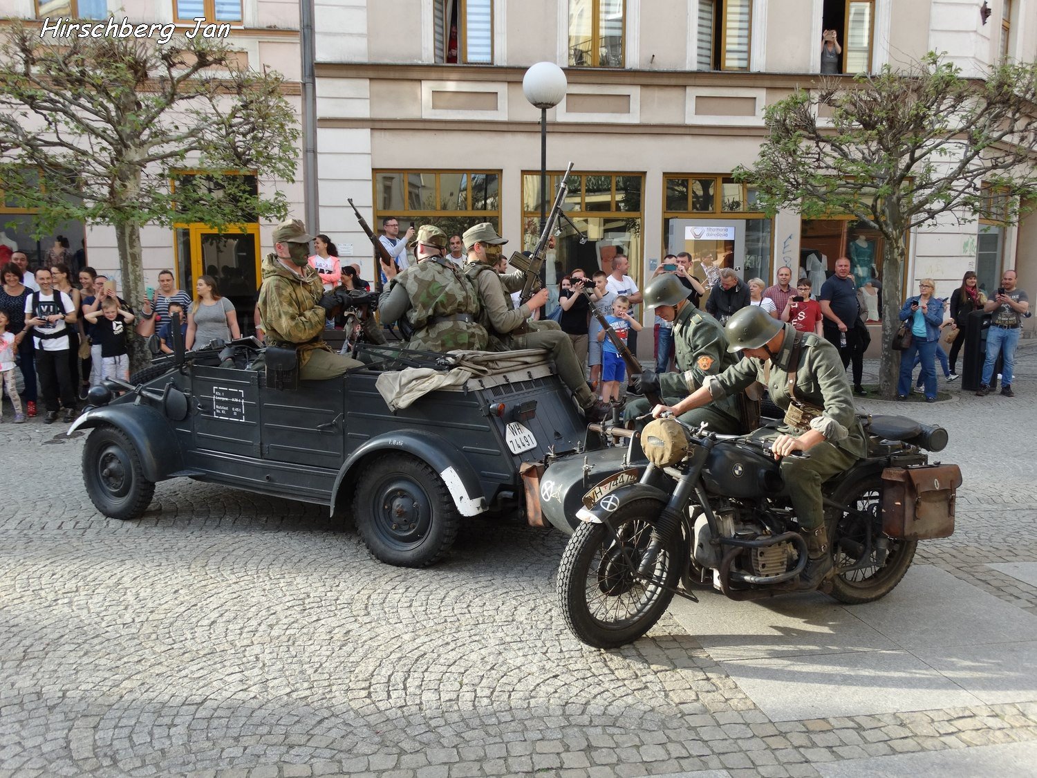 podziwiali-inscenizacje-wojenne-i-podziemia-foto-74871