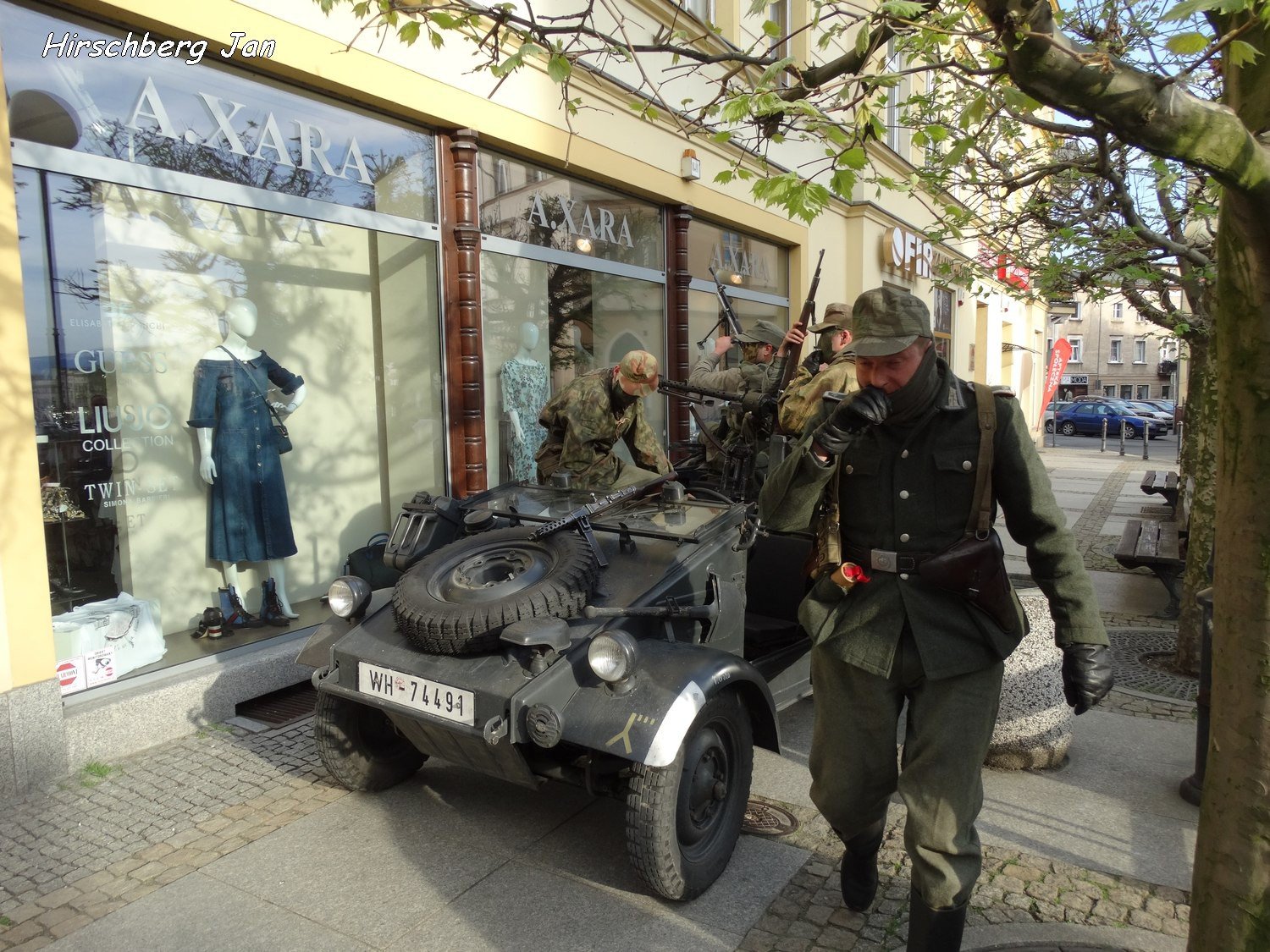 podziwiali-inscenizacje-wojenne-i-podziemia-foto-74871