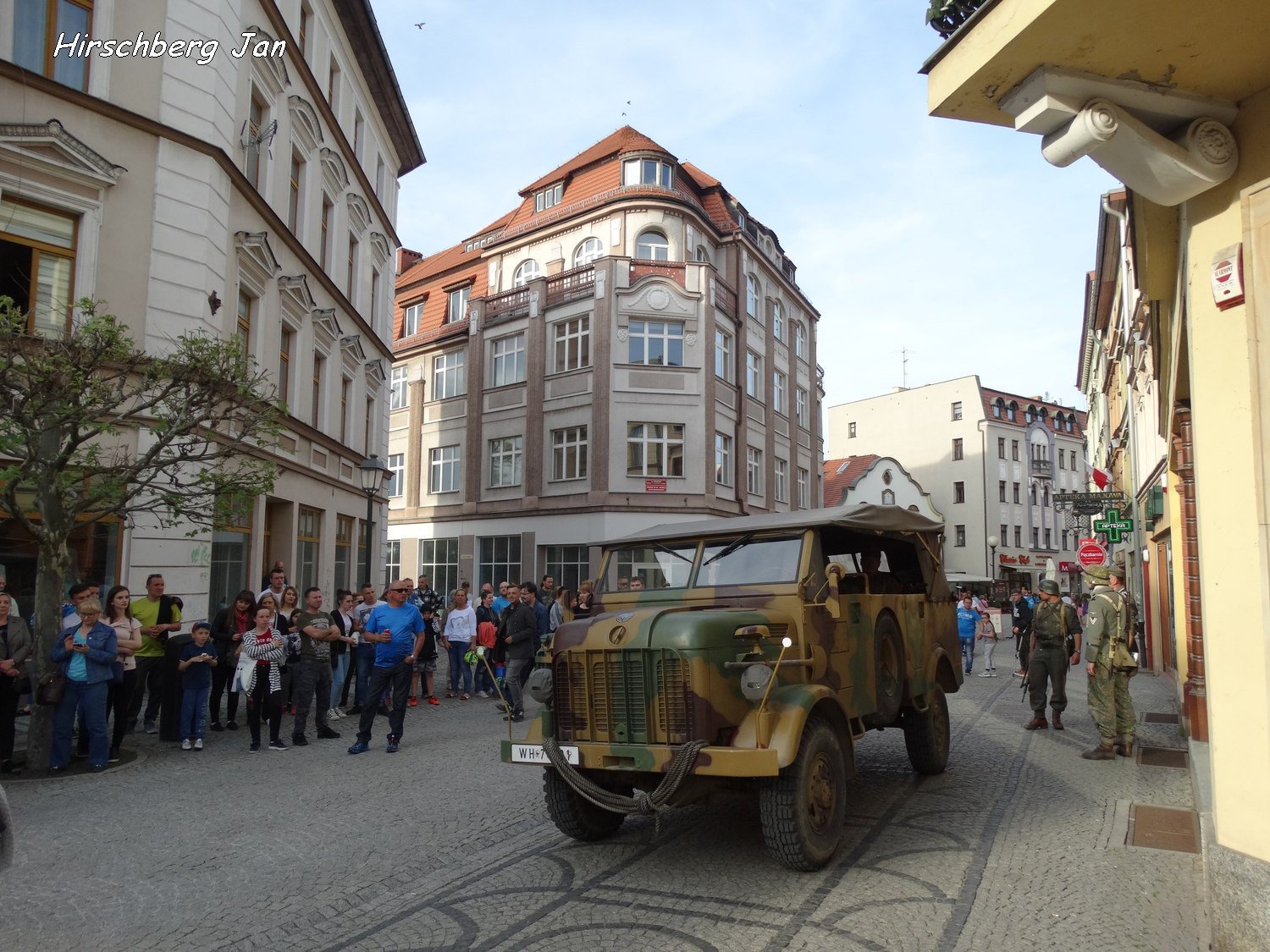 podziwiali-inscenizacje-wojenne-i-podziemia-foto-74871