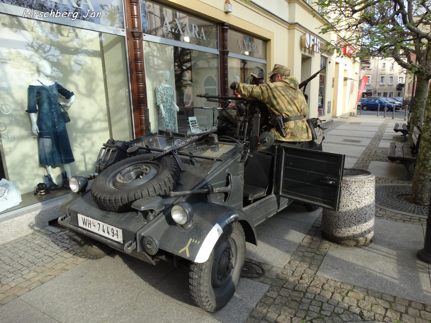 podziwiali-inscenizacje-wojenne-i-podziemia-foto-74871