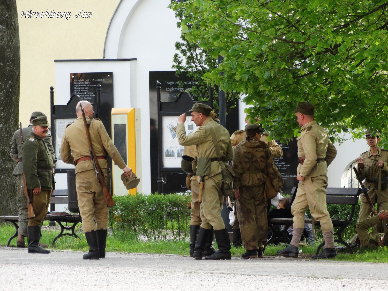 podziwiali-inscenizacje-wojenne-i-podziemia-foto-74871