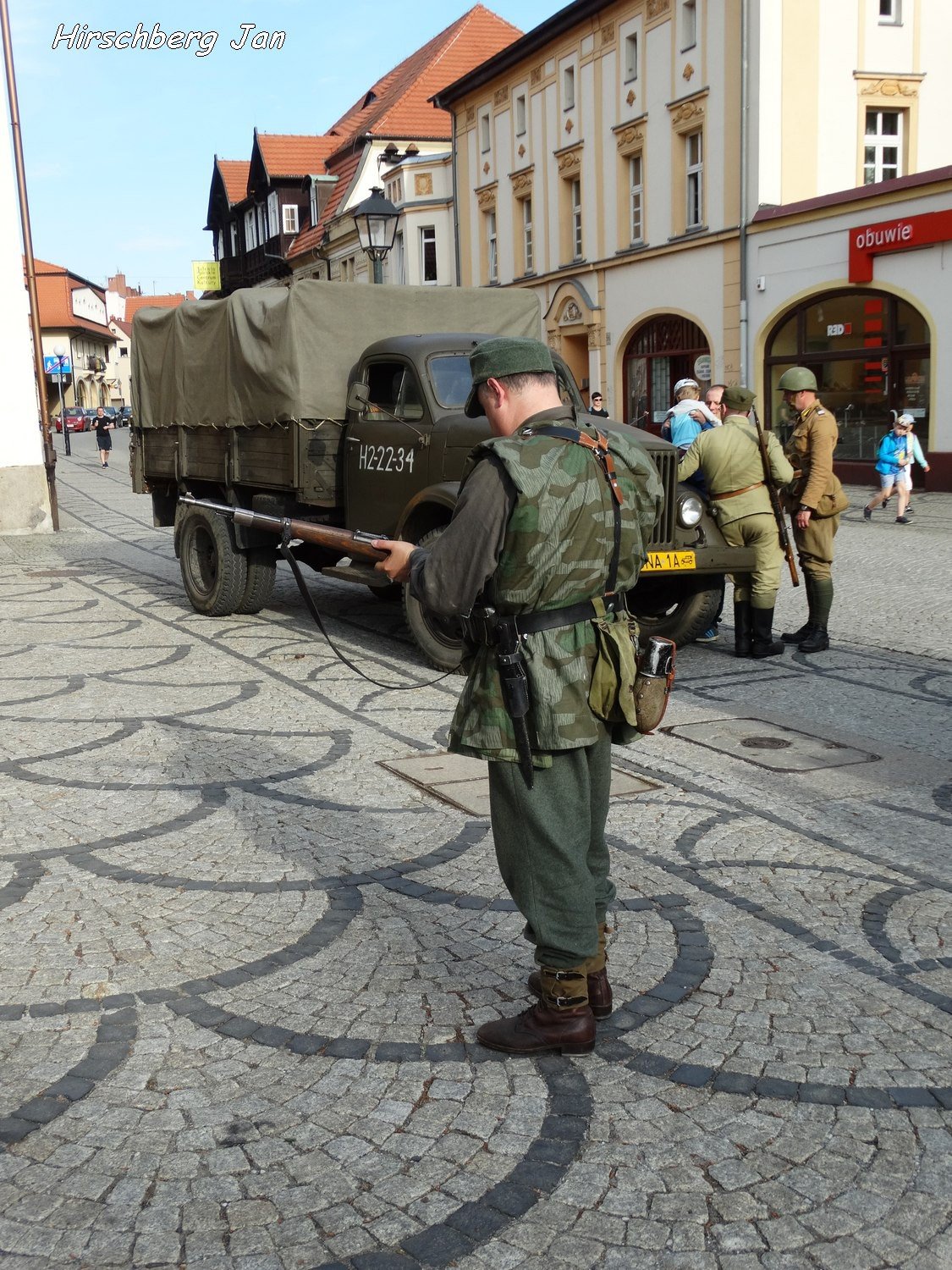 podziwiali-inscenizacje-wojenne-i-podziemia-foto-74871