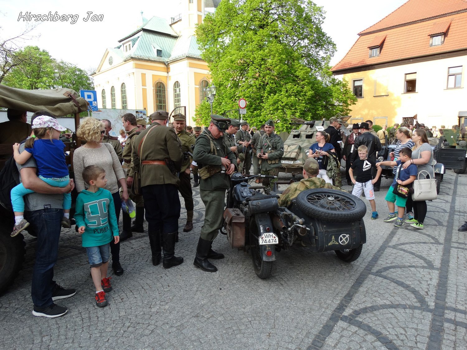 podziwiali-inscenizacje-wojenne-i-podziemia-foto-74871
