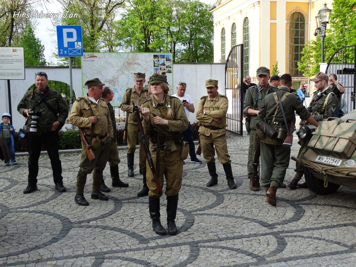 podziwiali-inscenizacje-wojenne-i-podziemia-foto-74871