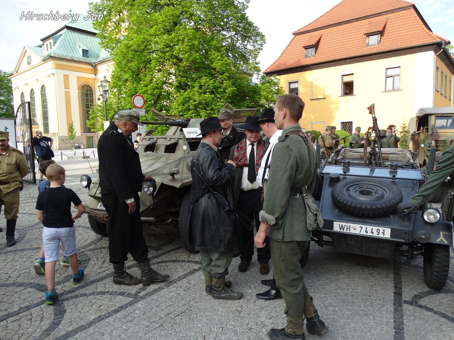 podziwiali-inscenizacje-wojenne-i-podziemia-foto-74871