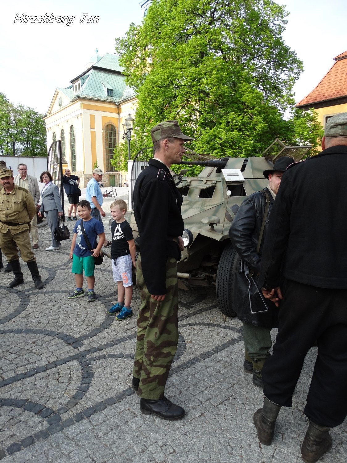 podziwiali-inscenizacje-wojenne-i-podziemia-foto-74871