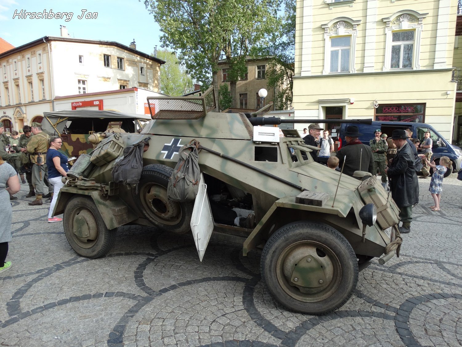 podziwiali-inscenizacje-wojenne-i-podziemia-foto-74871