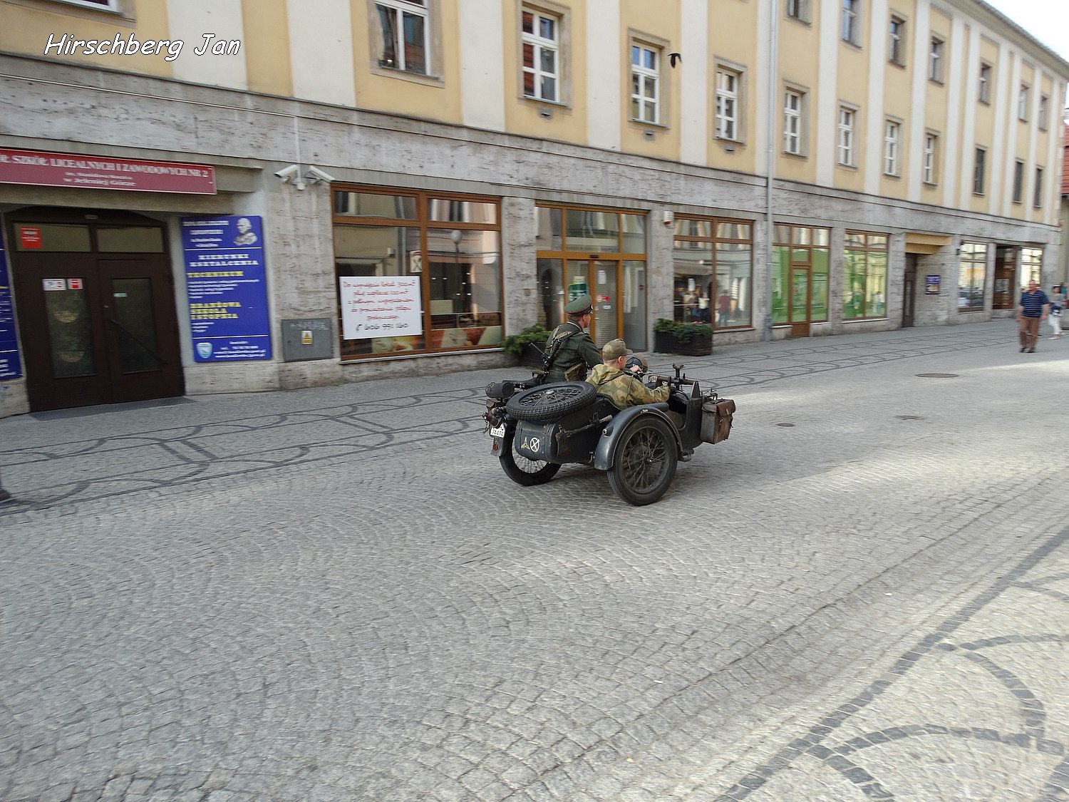 podziwiali-inscenizacje-wojenne-i-podziemia-foto-74871