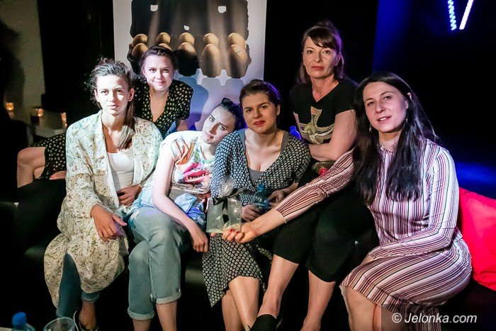 owacje-na-stojaco-trzeciego-dnia-pestki-foto-74878