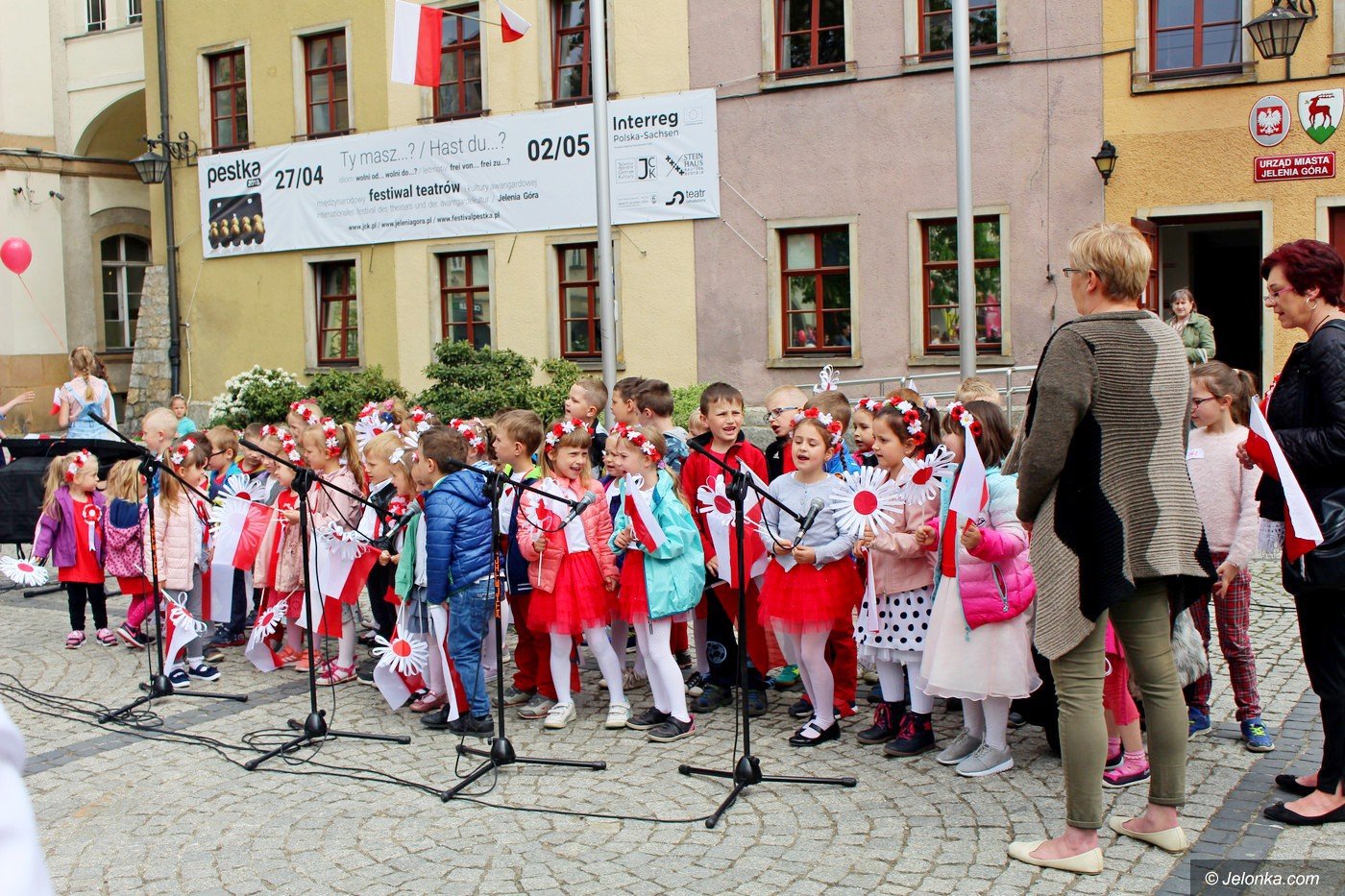 miasto-biaoczerwone-foto-74925